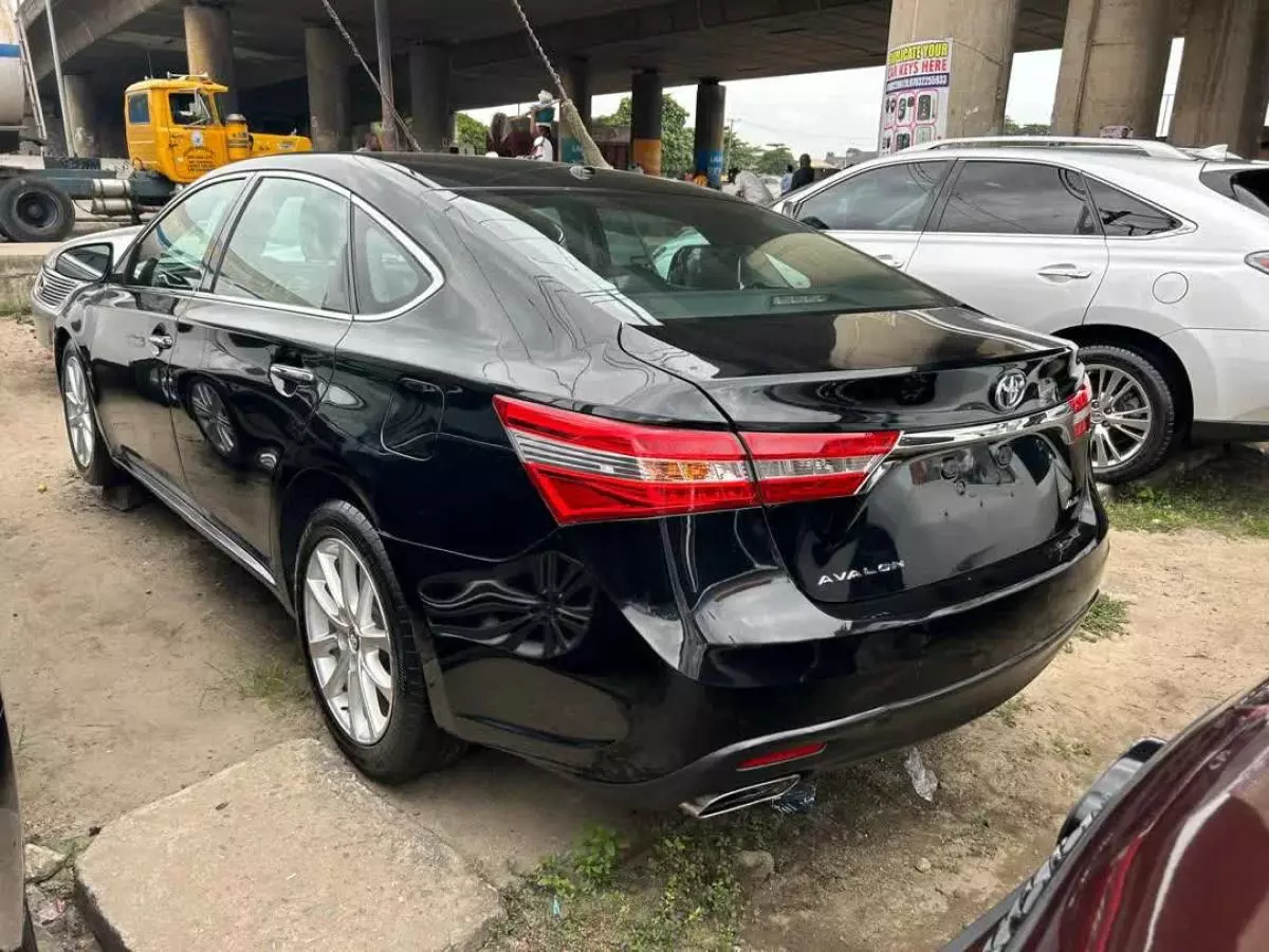 Toyota Avalon   - 2013