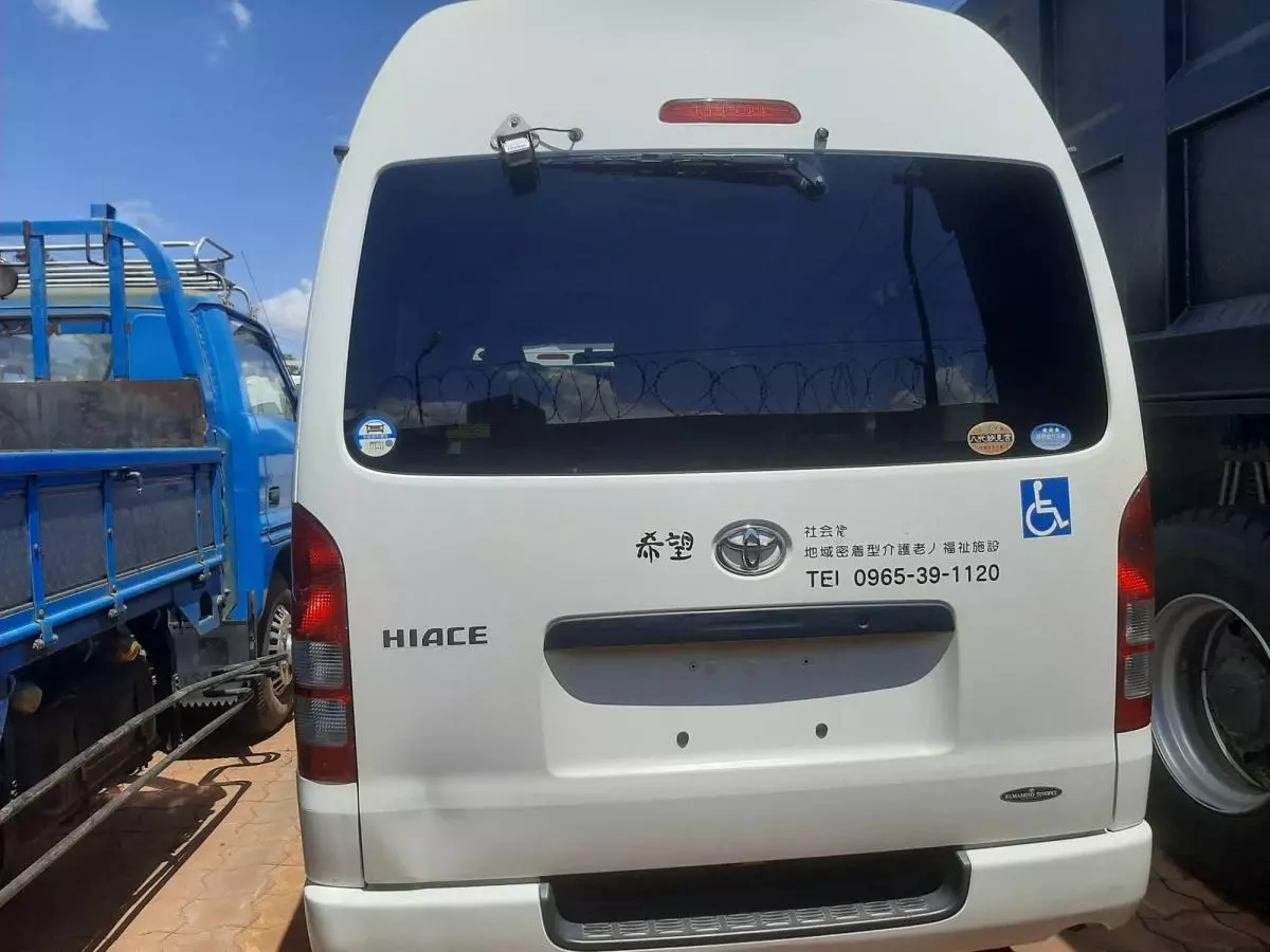 Toyota Hiace   - 2010