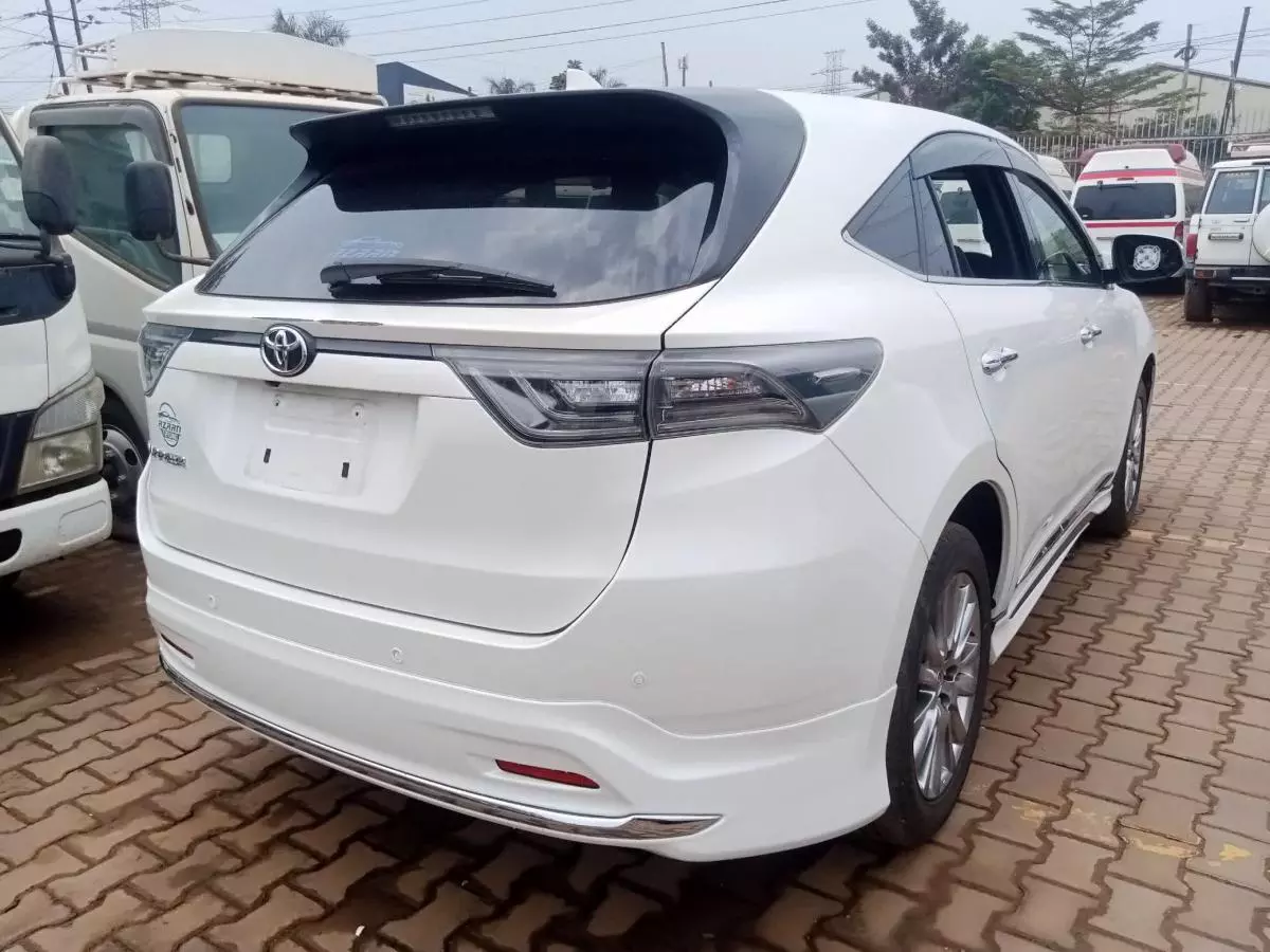 Toyota Harrier   - 2014