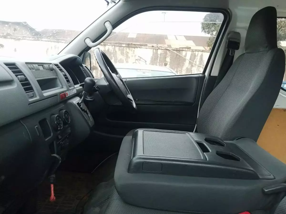 Toyota Hiace   - 2012