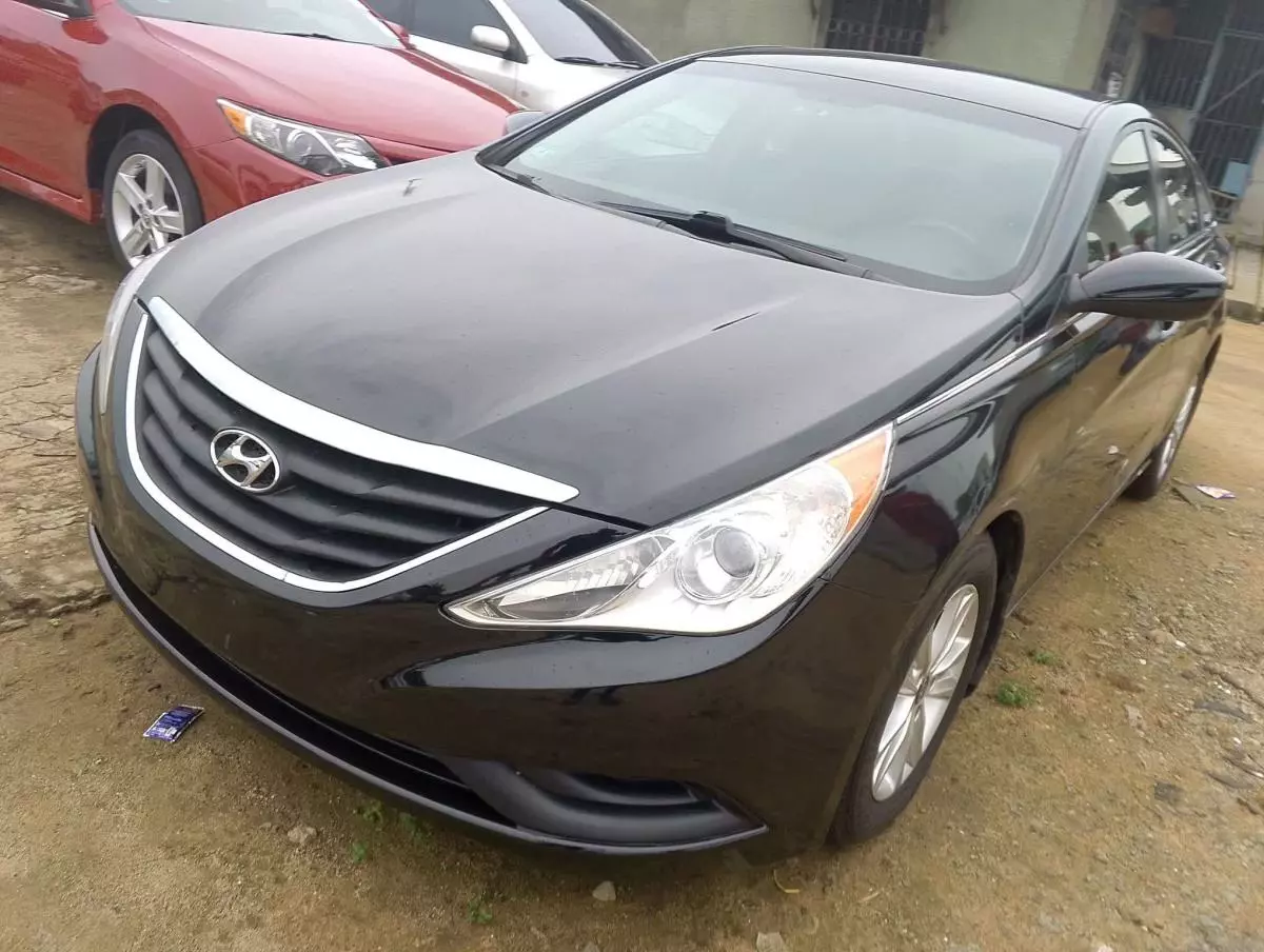 Hyundai Sonata   - 2011