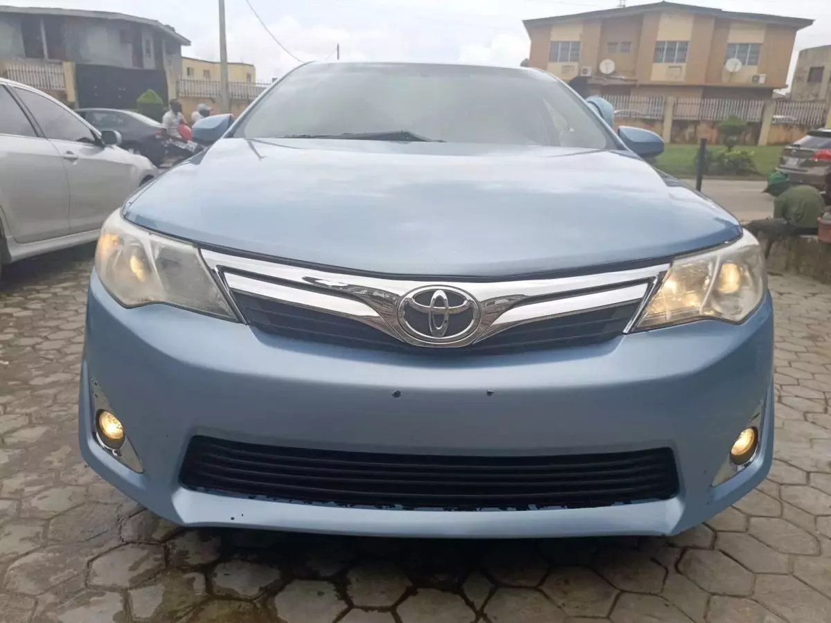 Toyota Camry   - 2014