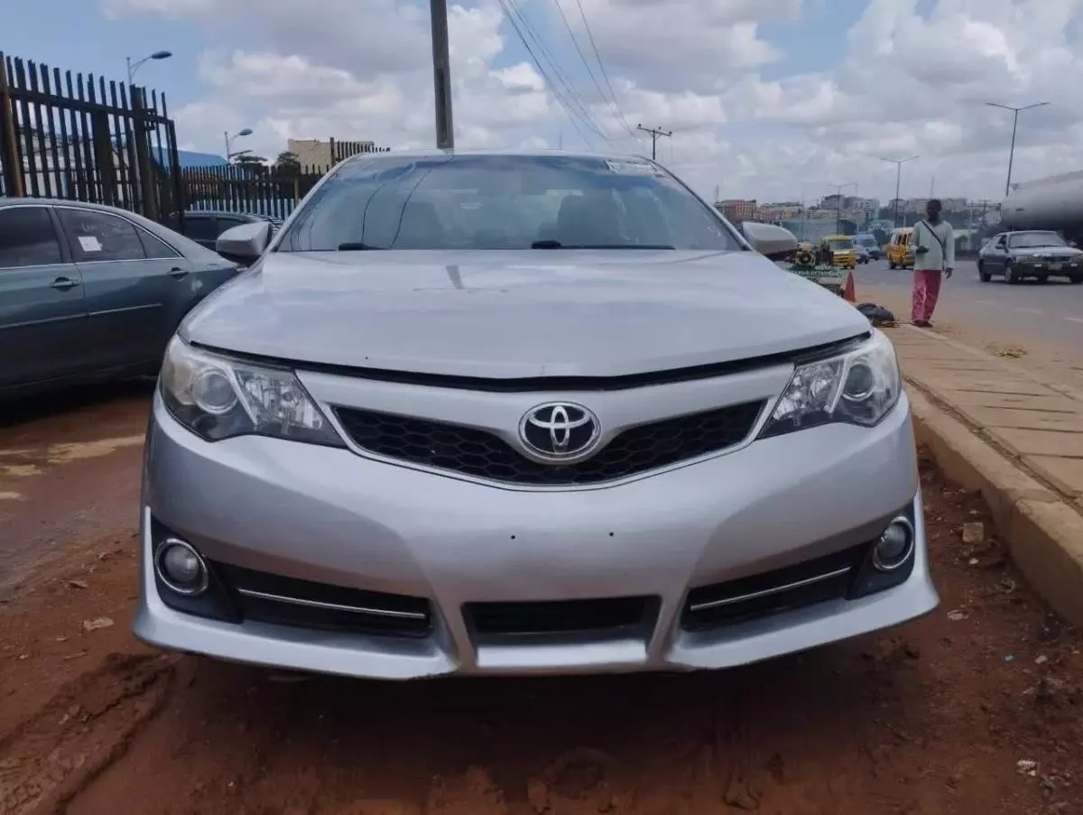 Toyota Camry   - 2014