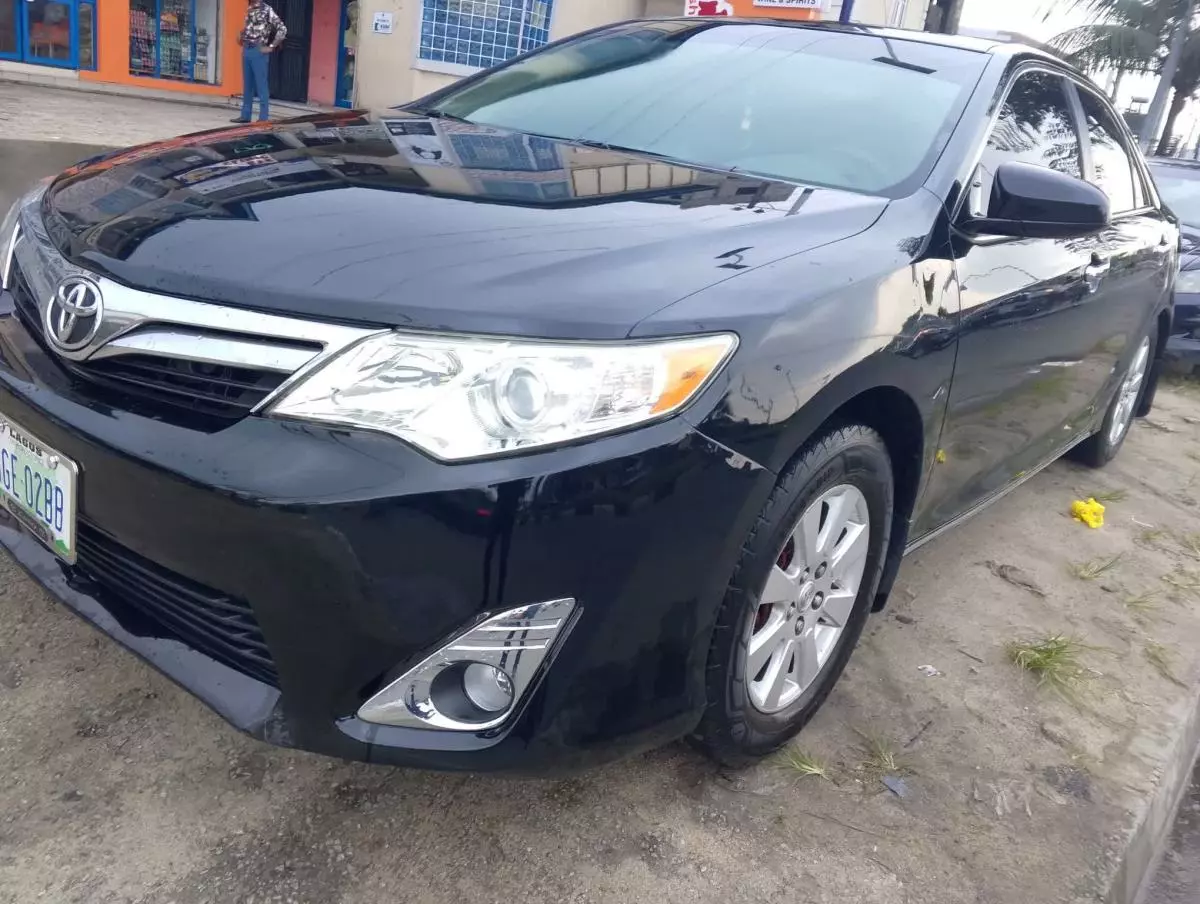 Toyota Camry   - 2012