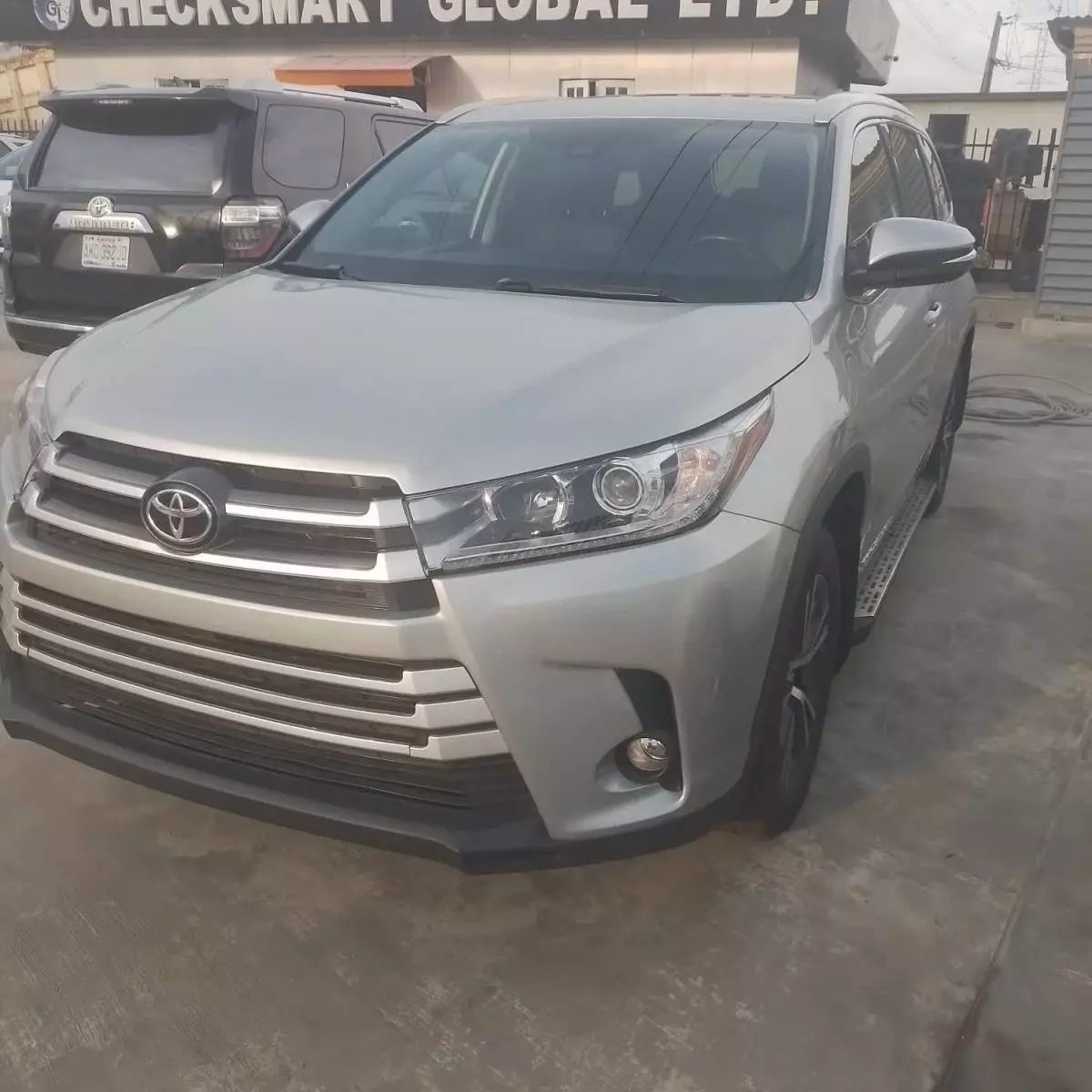 Toyota Highlander   - 2017