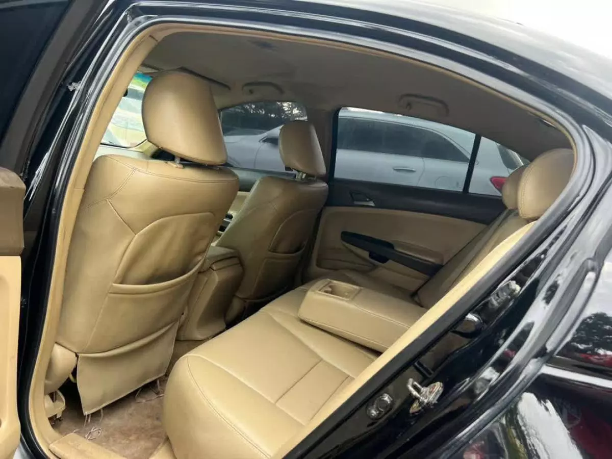 Honda Accord - 2009