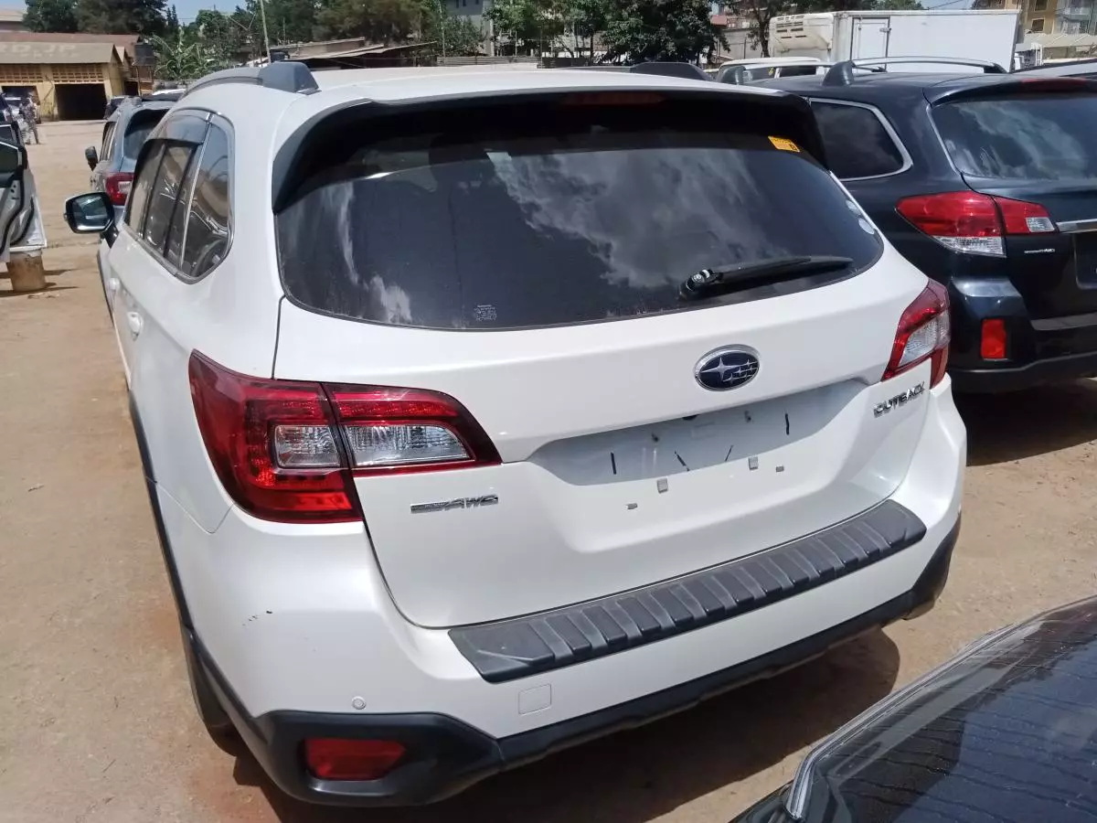 Subaru Outback   - 2014