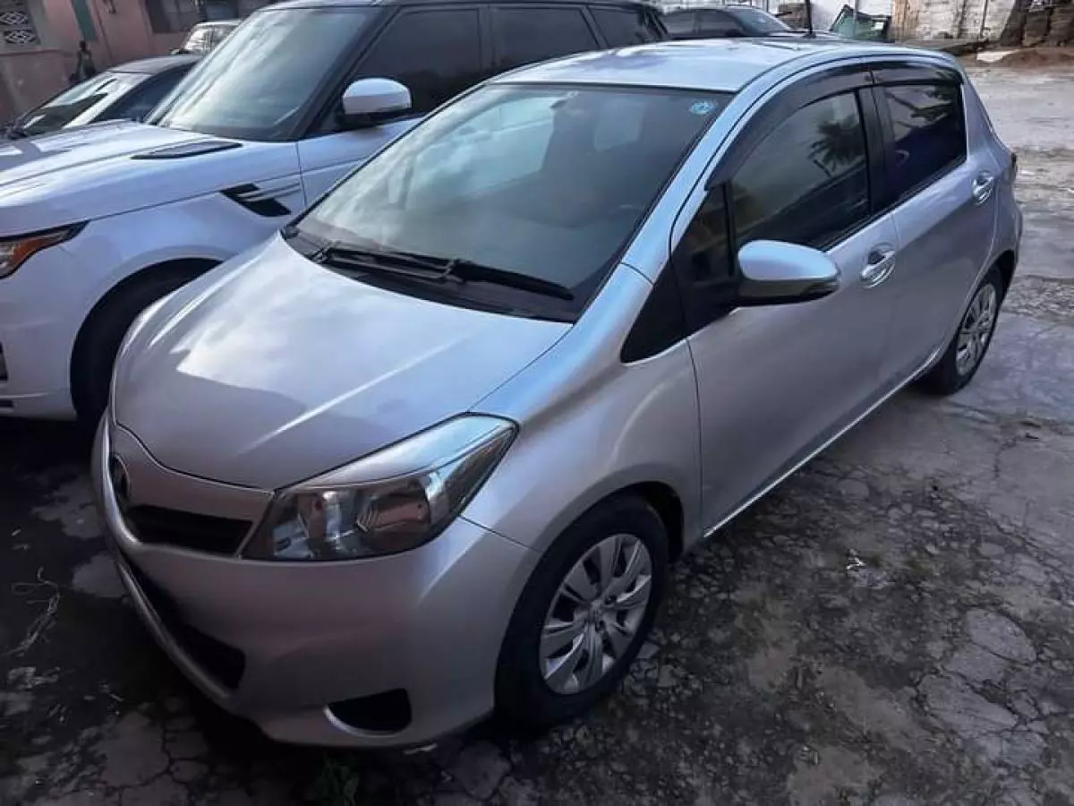 Toyota Vitz   - 2012