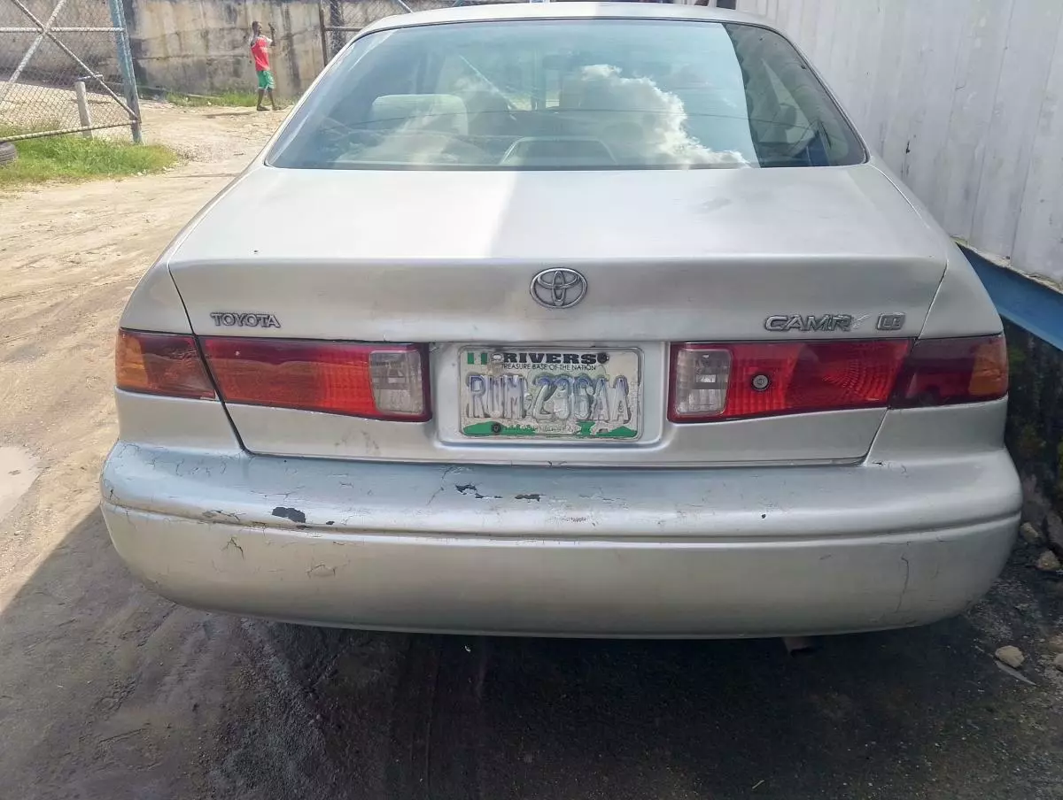 Toyota Camry   - 2000