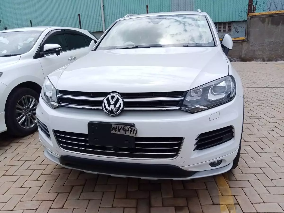 Volkswagen Touareg   - 2011