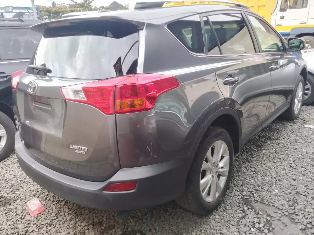 Toyota RAV 4   - 2015