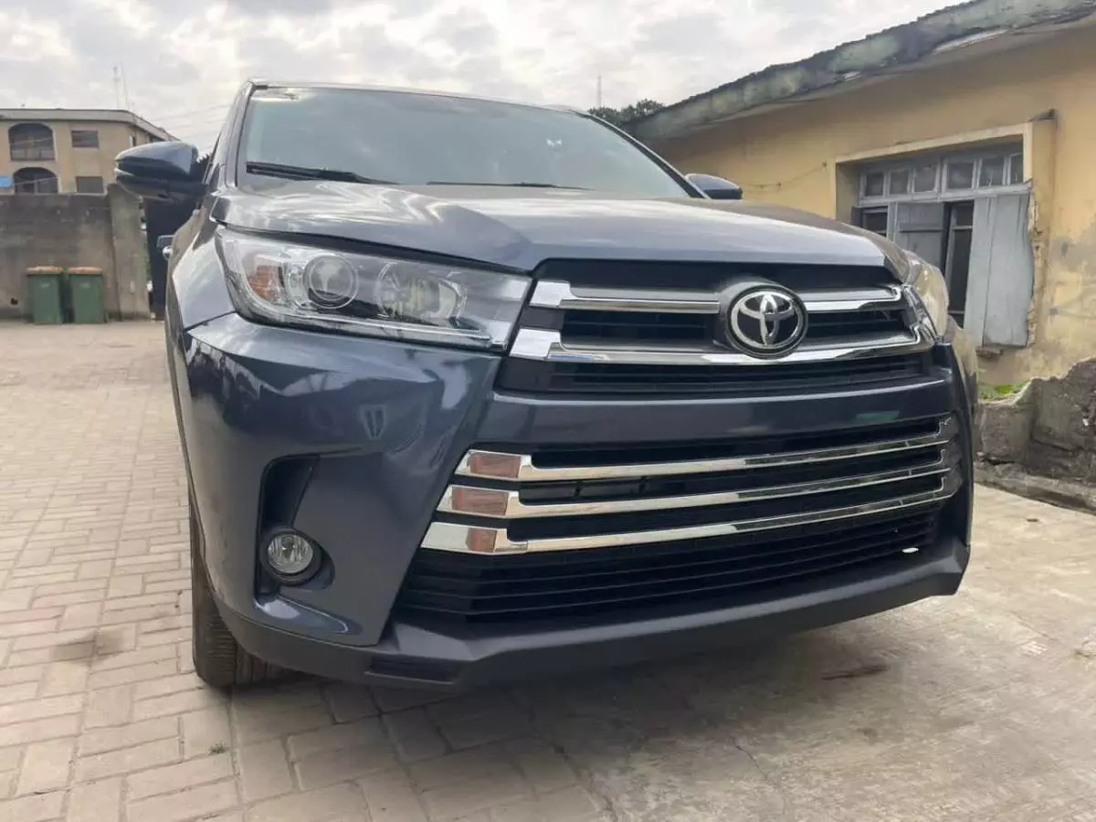 Toyota Highlander   - 2016