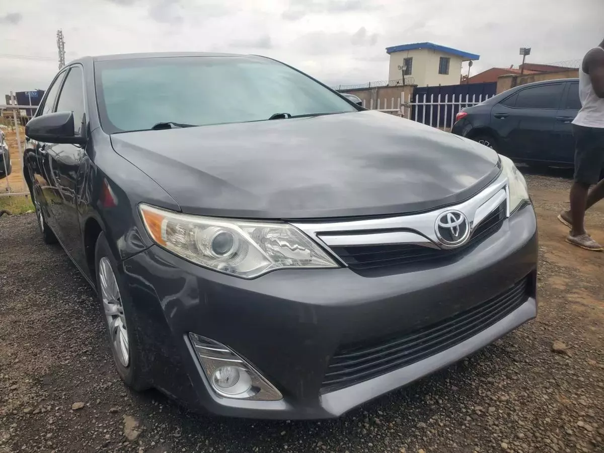 Toyota Camry   - 2014