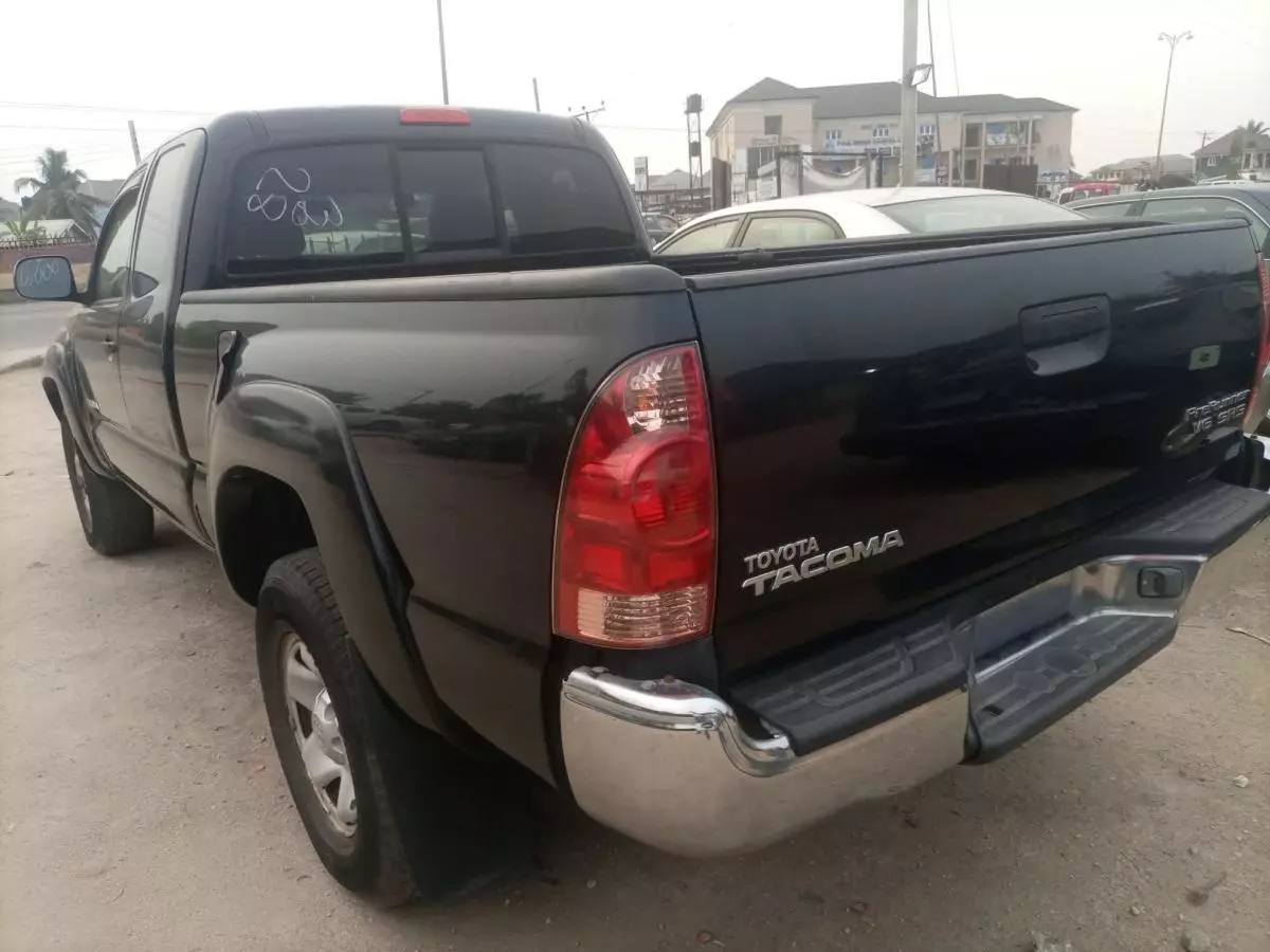 Toyota Tacoma   - 2007