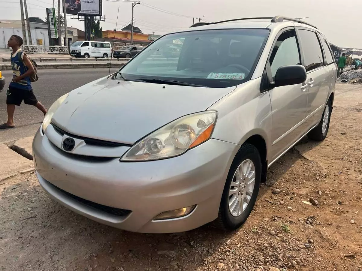 Toyota Sienna   - 2008