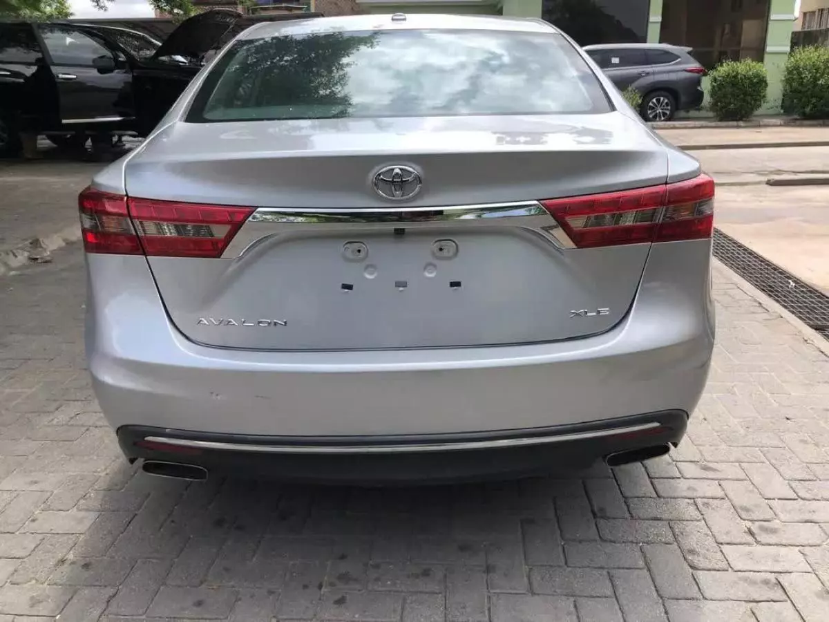 Toyota Avalon   - 2016