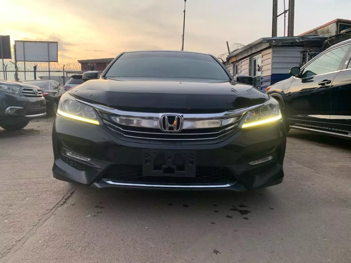 Honda Accord   - 2017