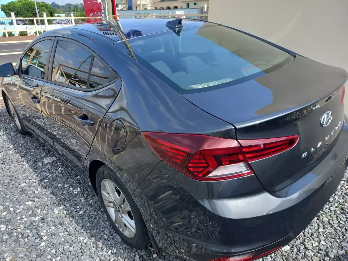 Hyundai Elantra - 2020