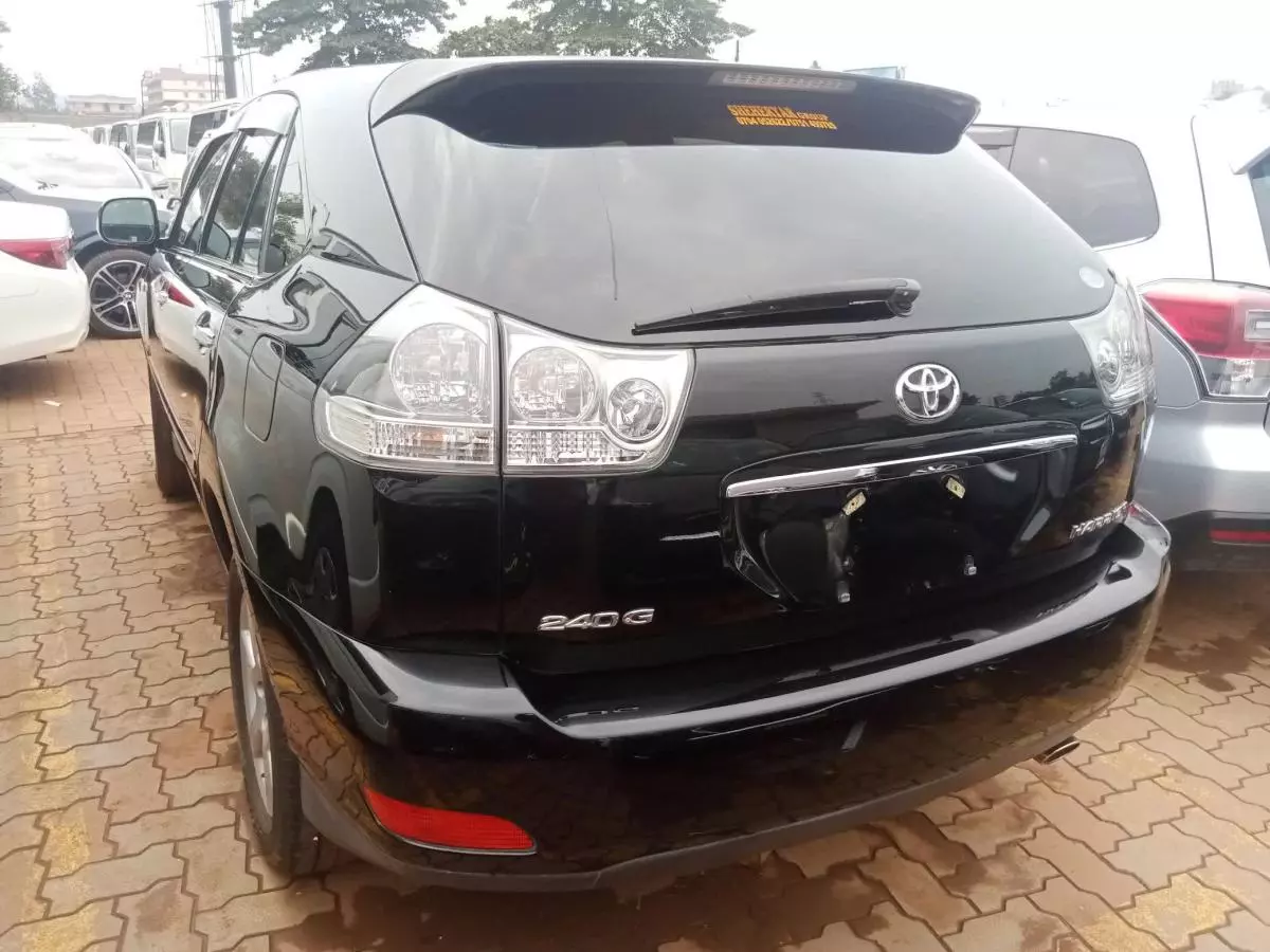 Toyota Harrier   - 2011