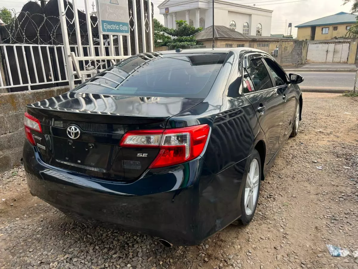 Toyota Camry   - 2012