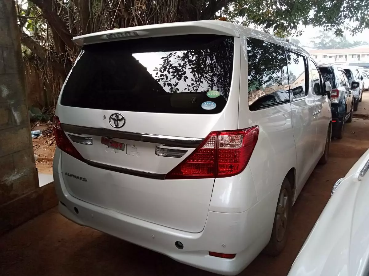 Toyota Alphard   - 2011