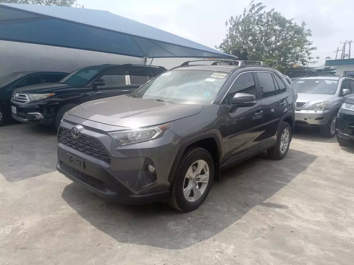 Toyota RAV 4   - 2019