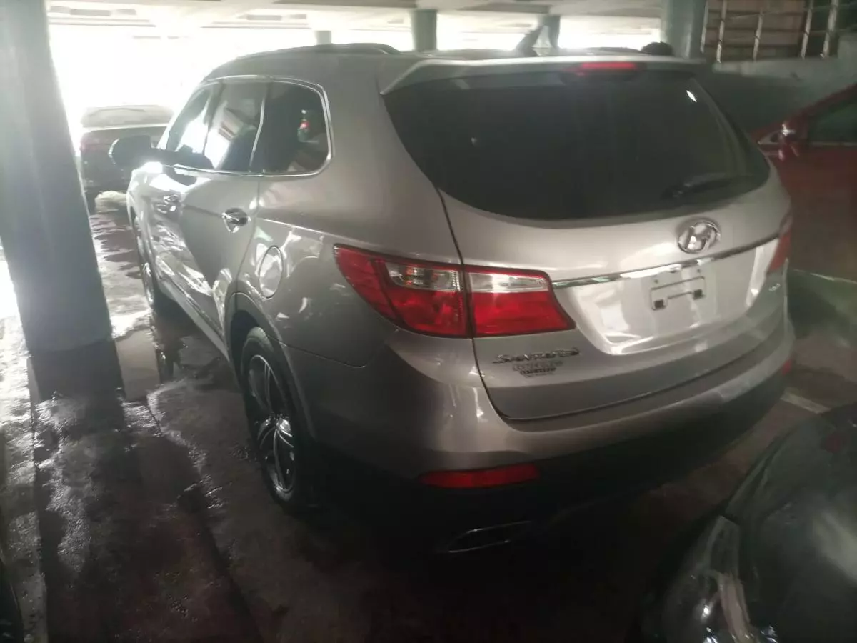 Hyundai Santa Fe   - 2013