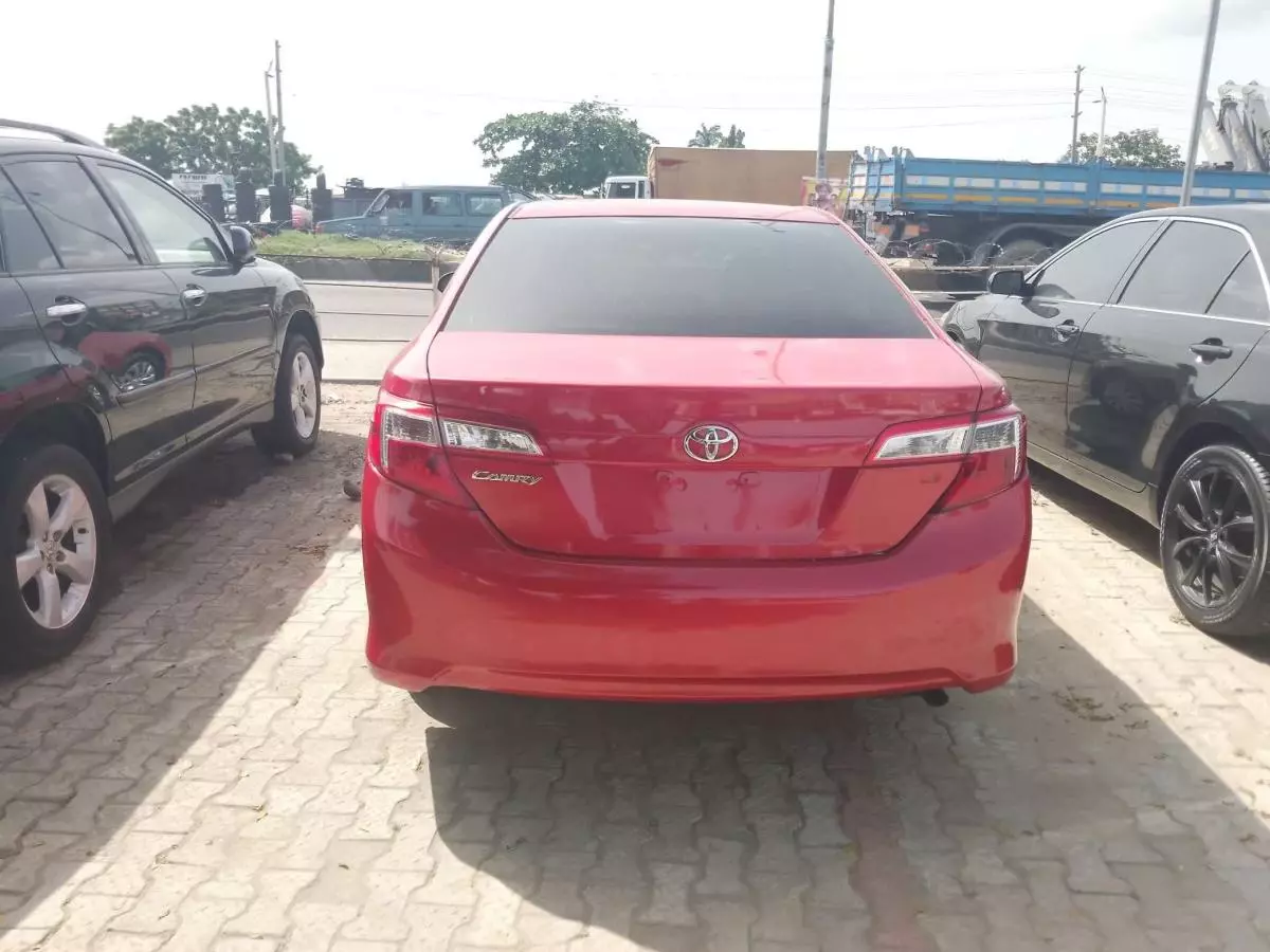 Toyota Camry   - 2014