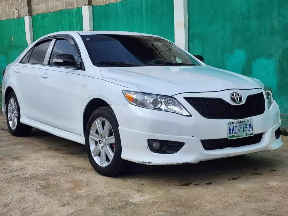 Toyota Camry   - 2009