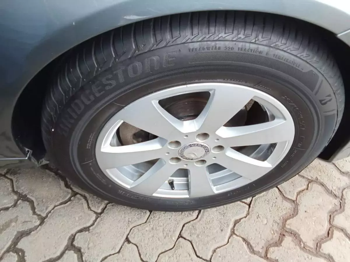 Mercedes-Benz C200 - 2012