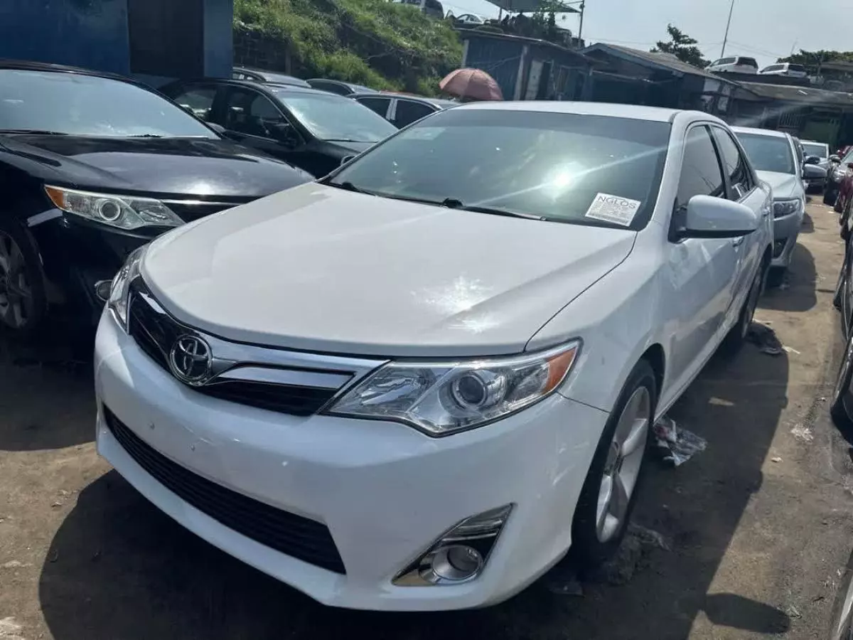 Toyota Camry   - 2014