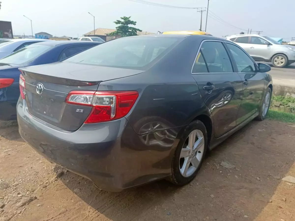 Toyota Camry   - 2014