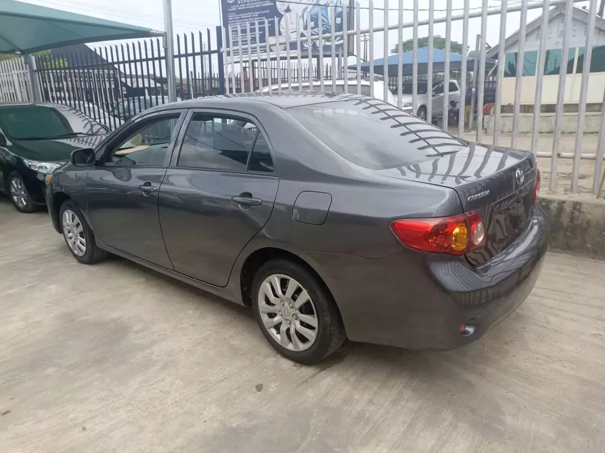 Toyota Corolla   - 2009