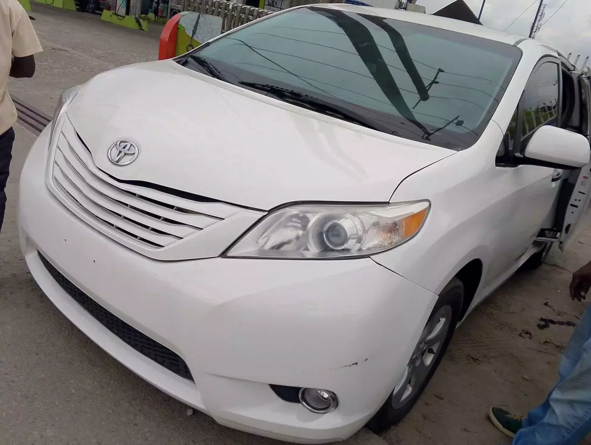 Toyota Sienna   - 2015