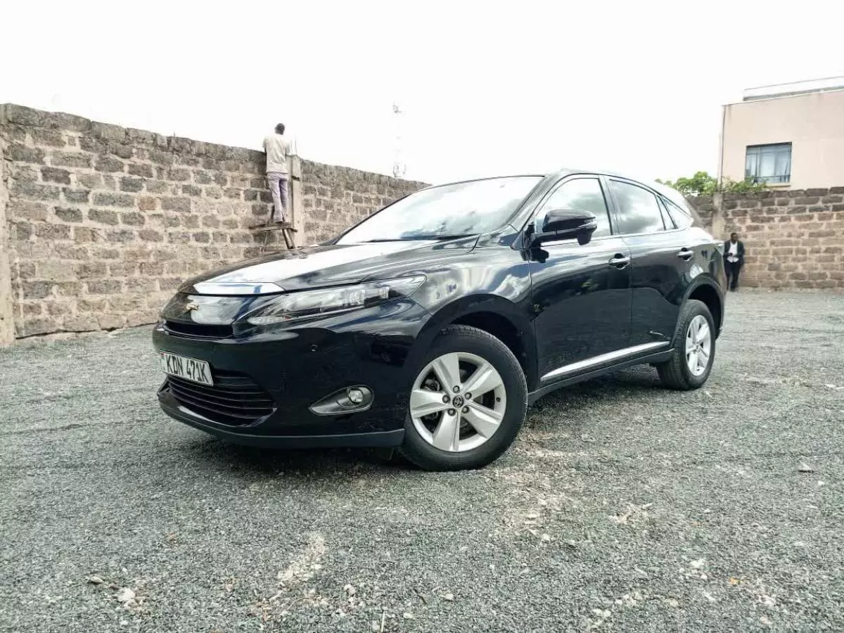 Toyota Harrier   - 2017