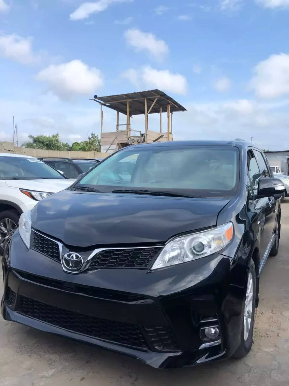 Toyota Sienna   - 2017