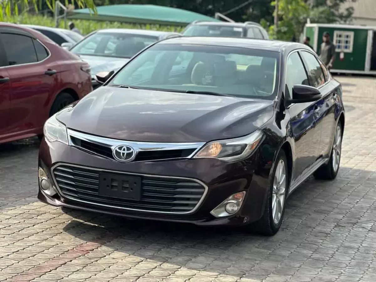 Toyota Avalon   - 2014