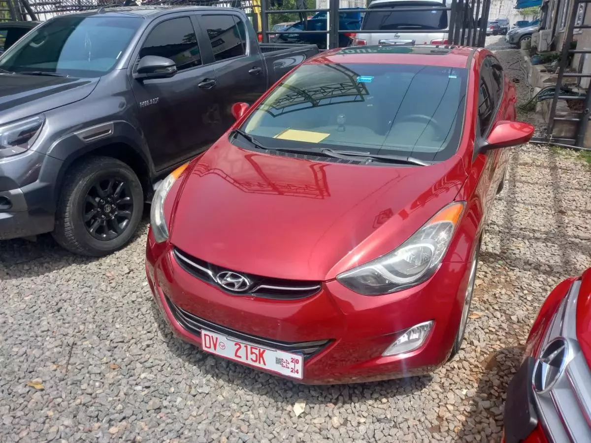 Hyundai Elantra   - 2013