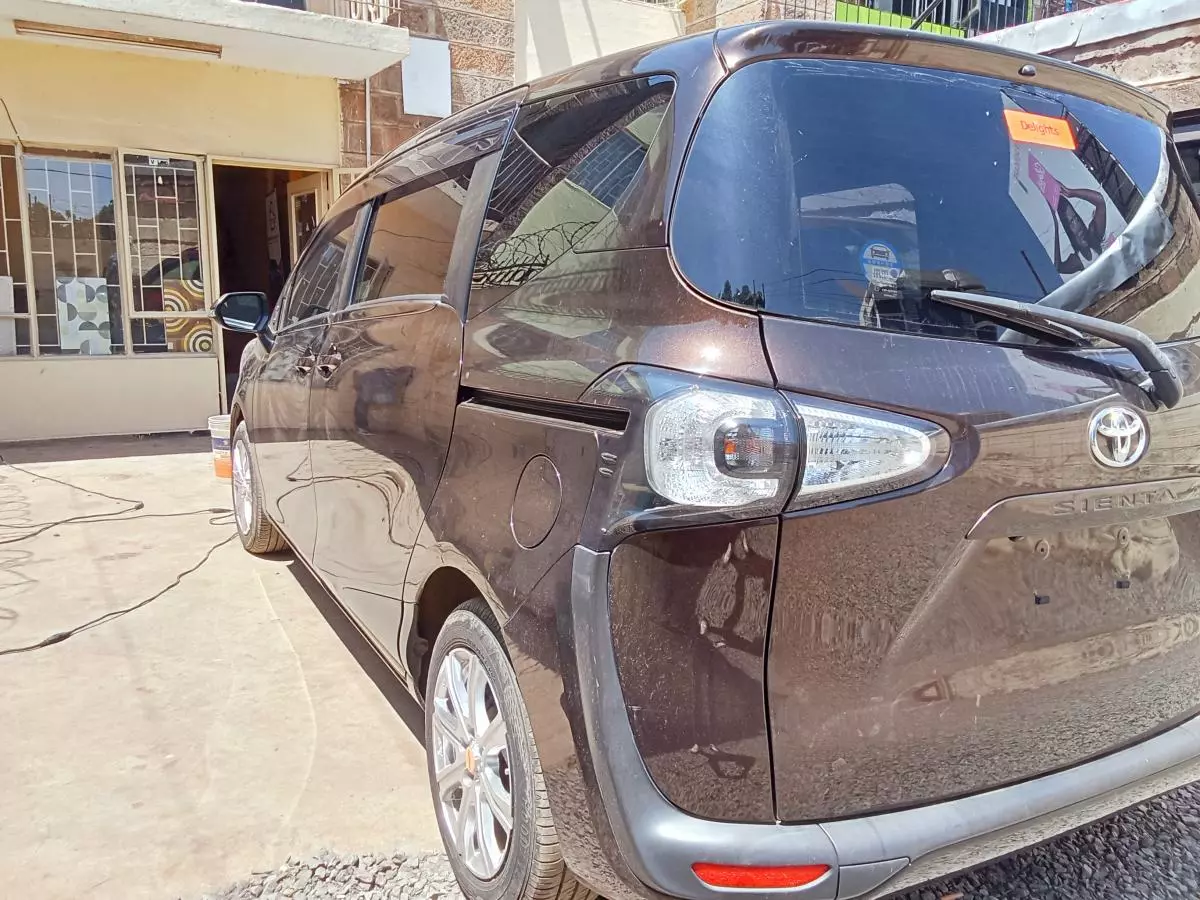 Toyota Sienta   - 2017