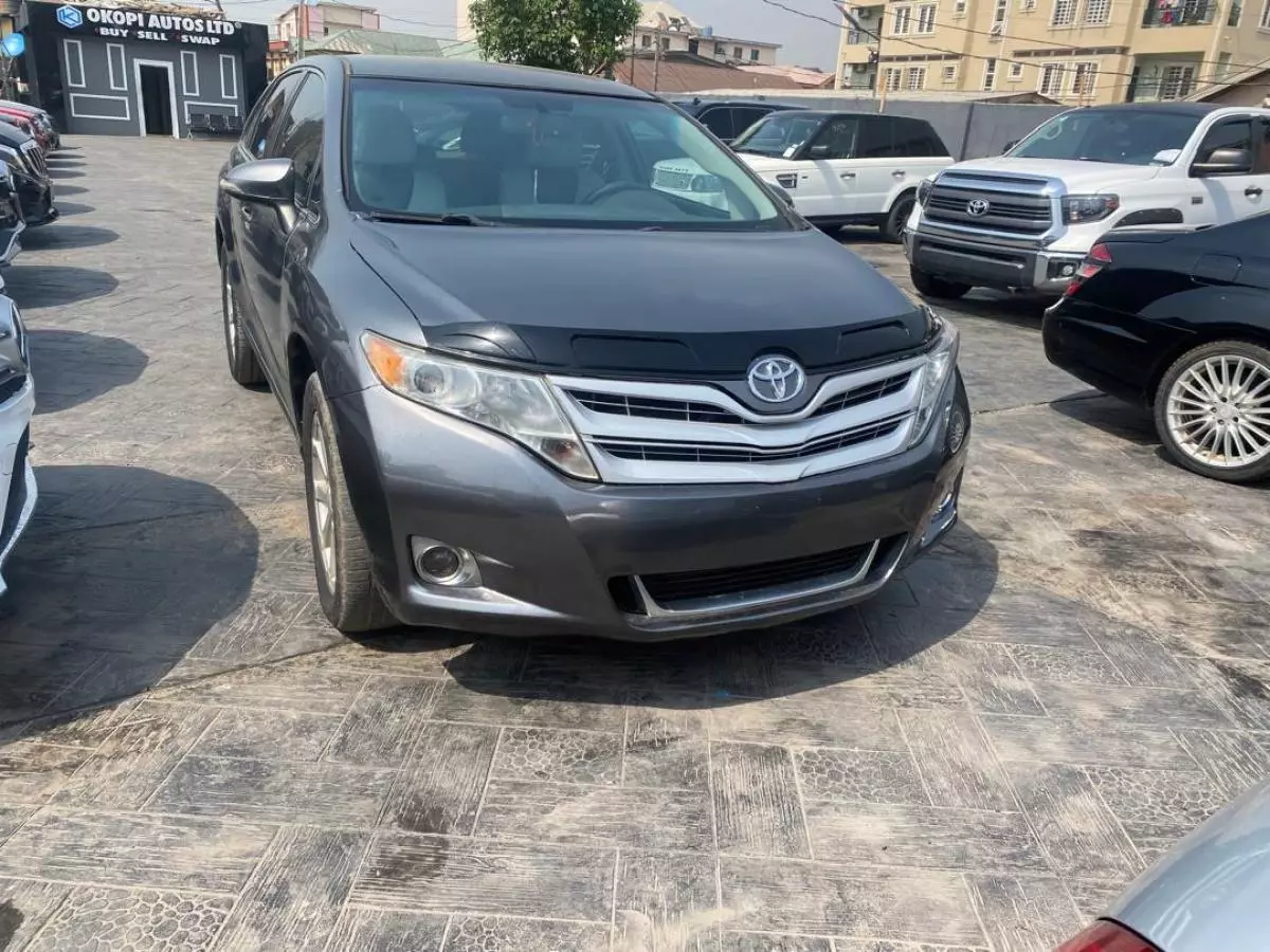 Toyota Venza   - 2011