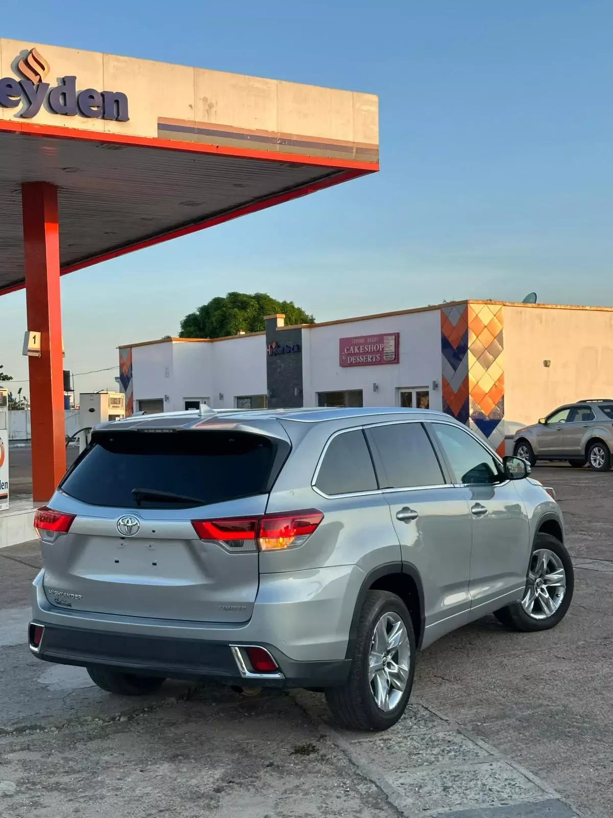 Toyota Highlander   - 2018