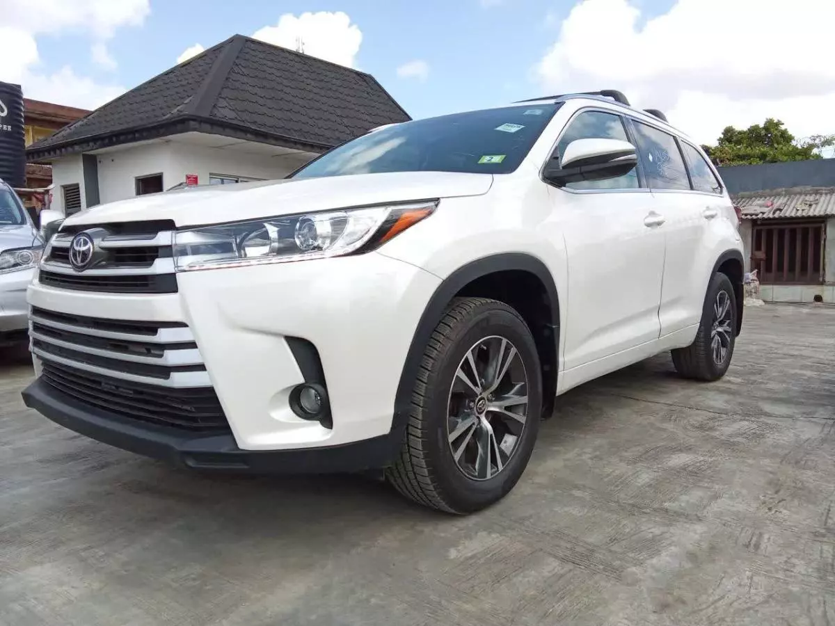 Toyota Highlander   - 2016