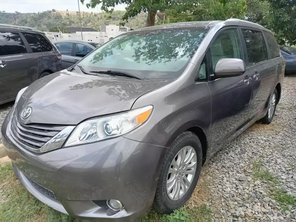 Toyota Sienna   - 2012