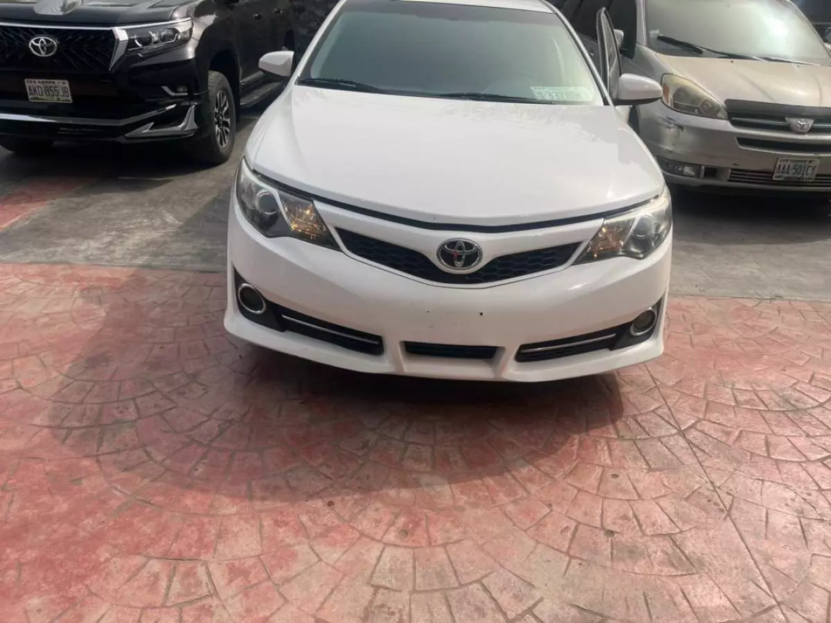 Toyota Camry   - 2012