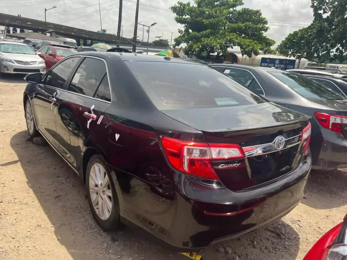 Toyota Camry   - 2012