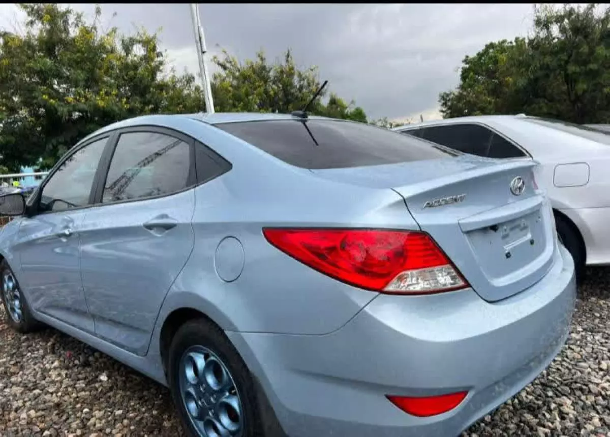 Hyundai Accent   - 2014