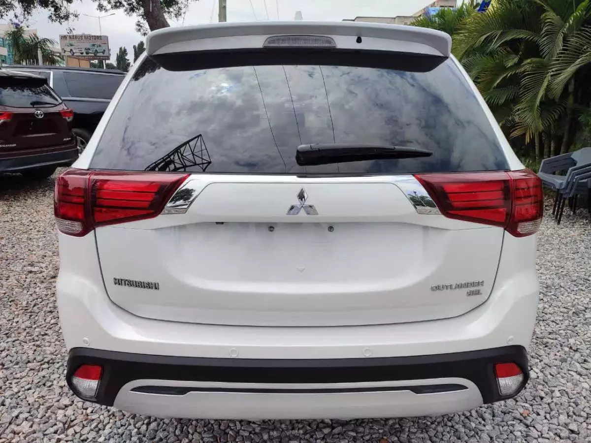 Mitsubishi OUTLANDER   - 2019