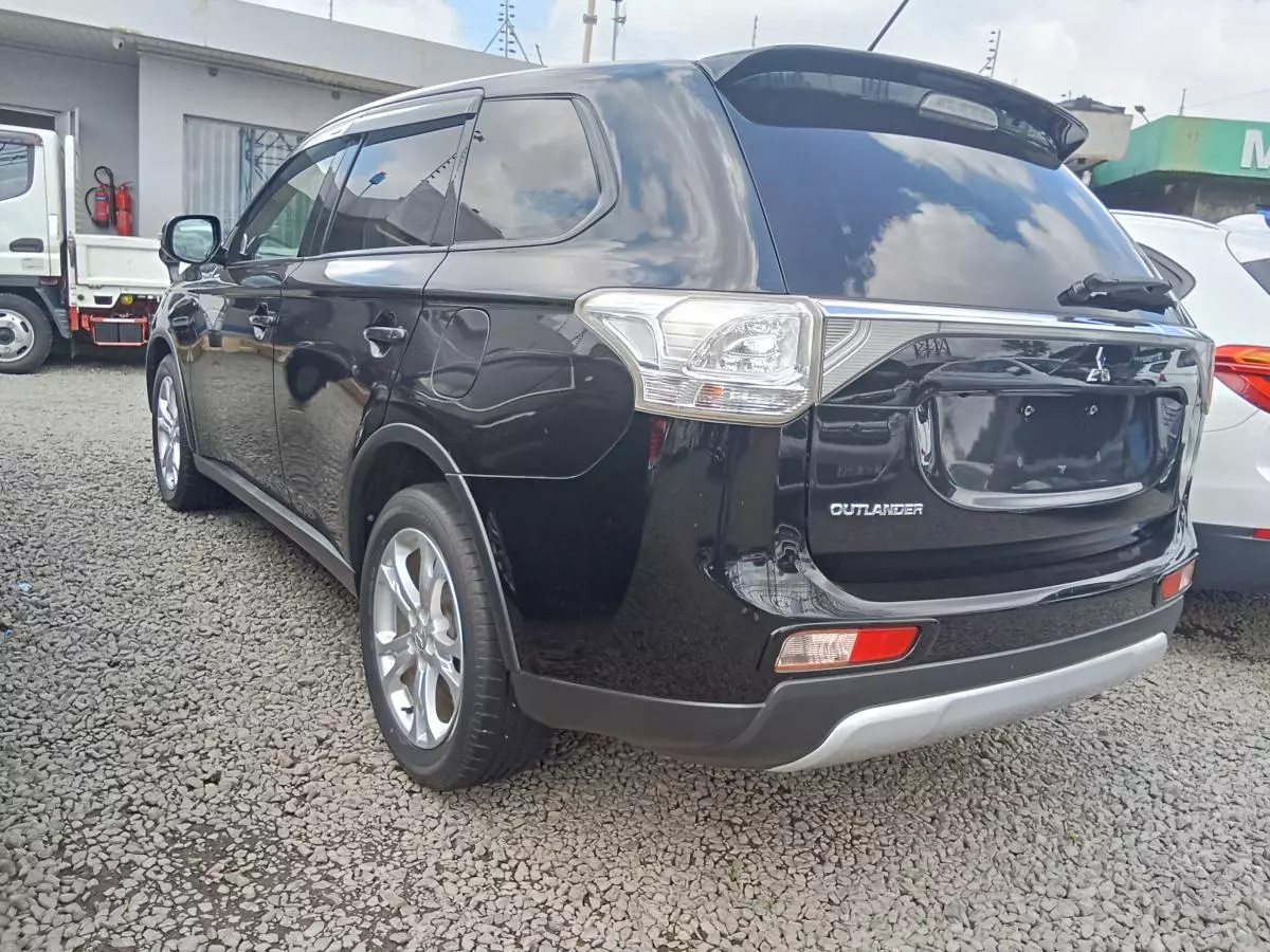 Mitsubishi Outlander GLX   - 2015