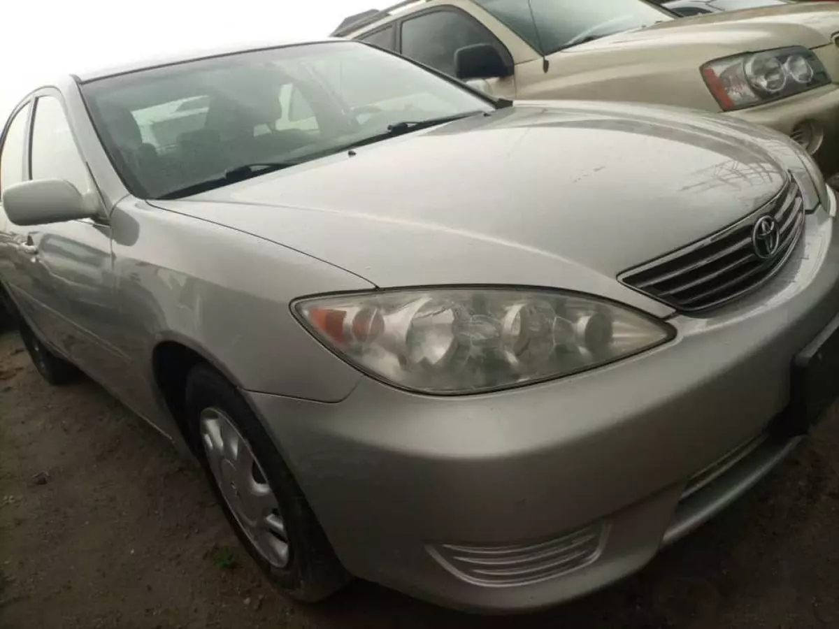 Toyota Camry - 2005