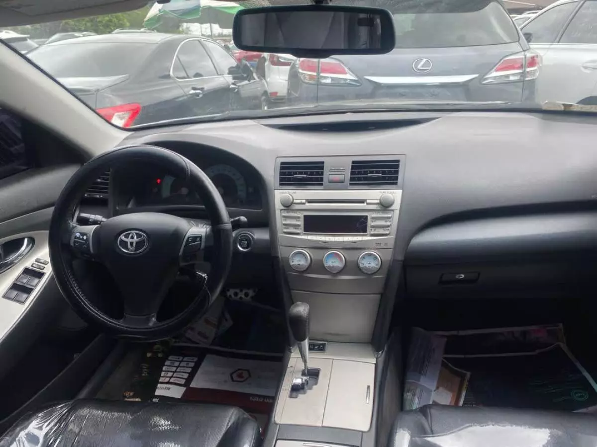 Toyota Camry   - 2011